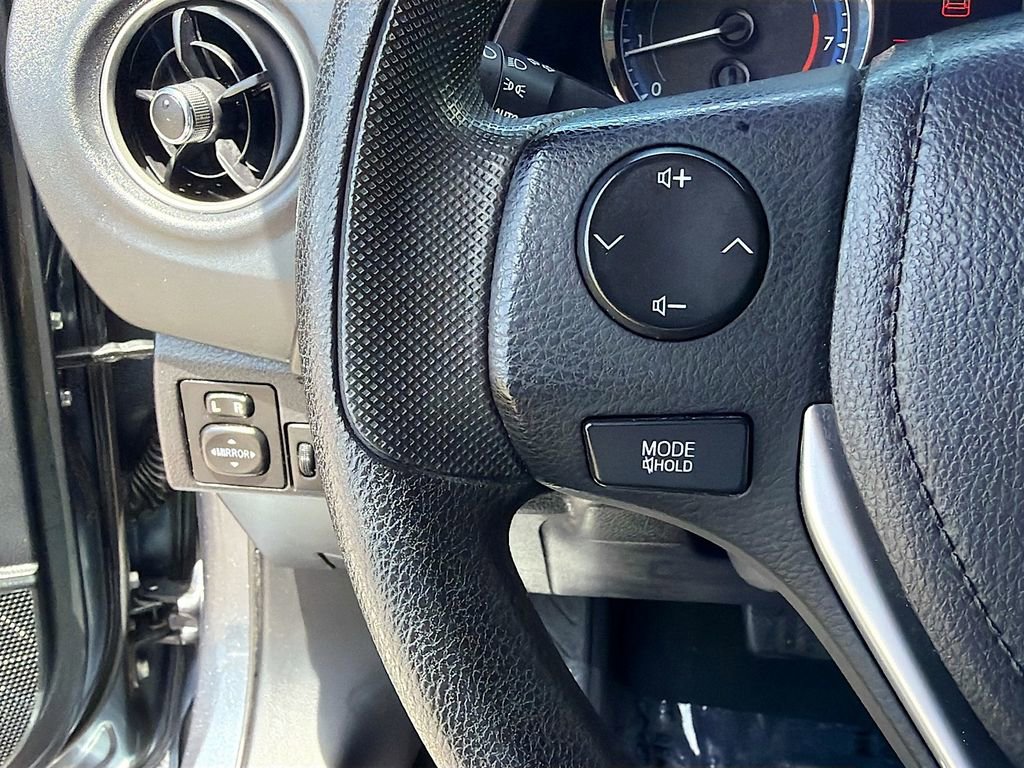 Used 2019 Toyota Corolla LE FWD image 32