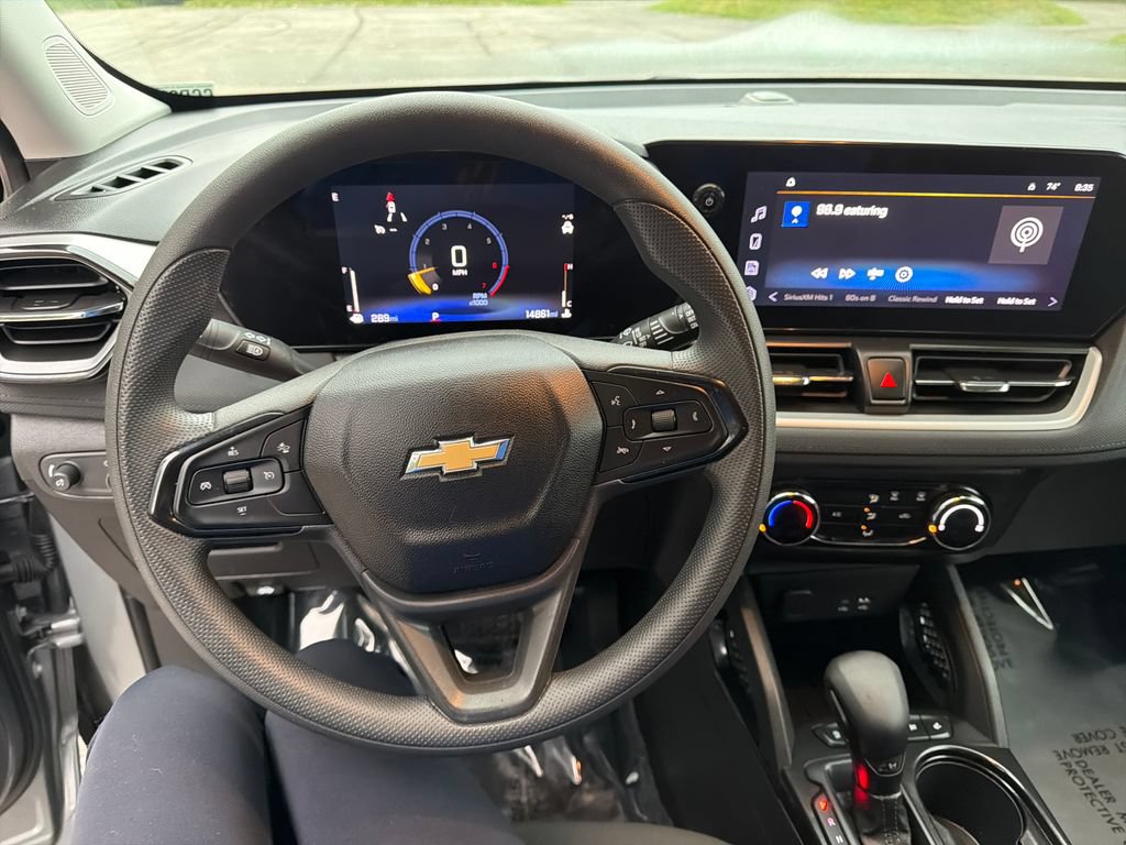 Used 2025 Chevrolet TrailBlazer LS w/ LS Convenience Package FWD image 15
