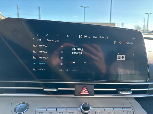 Certified 2025 Hyundai Elantra Limited image 19