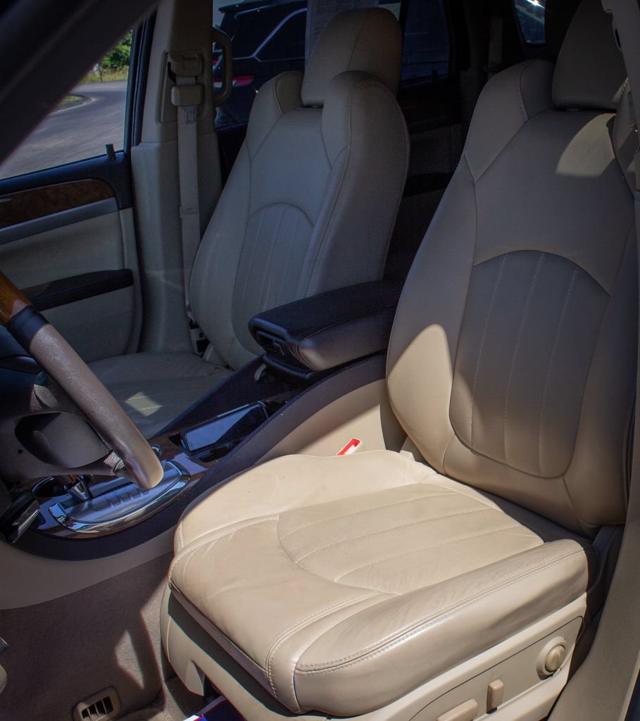 Used 2012 Buick Enclave Leather w/ LPO, Cargo Convenience Pkg FWD image 21