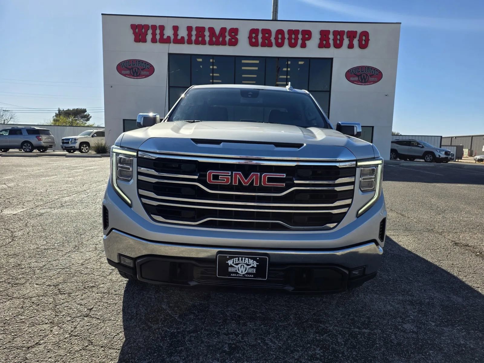 Used 2022 GMC Sierra 1500 SLT image 2