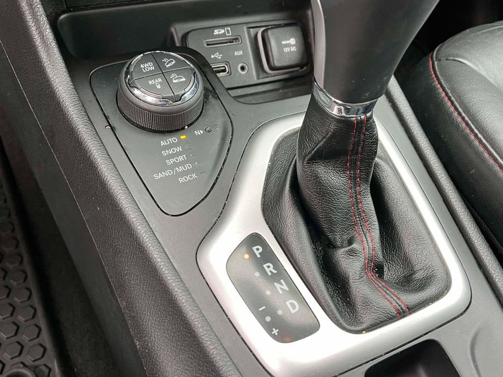 Used 2015 Jeep Cherokee Trailhawk w/ Comfort/Convenience Group image 23