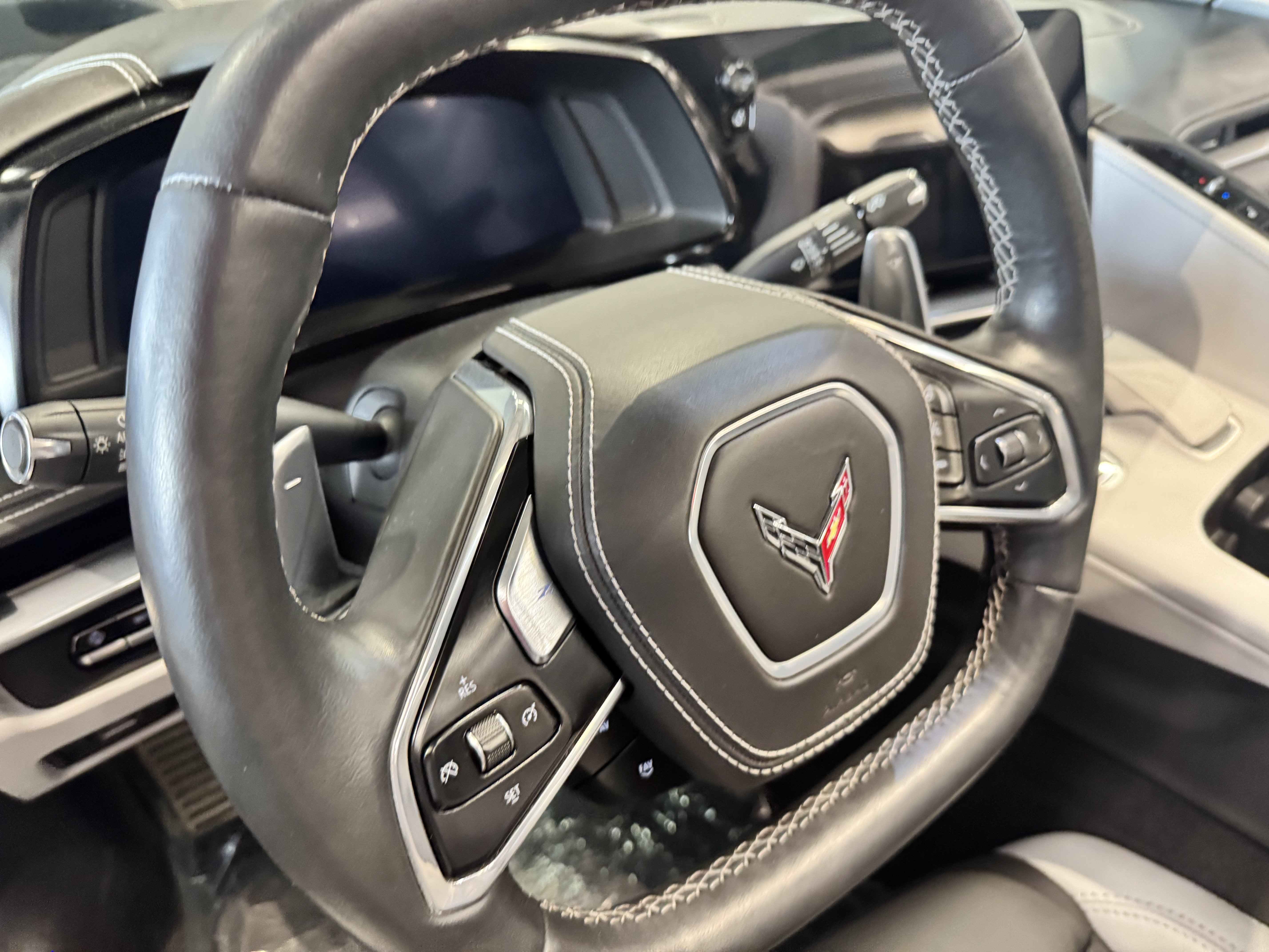 Used 2022 Chevrolet Corvette Stingray Premium Conv w/ Z51 Performance Package image 11