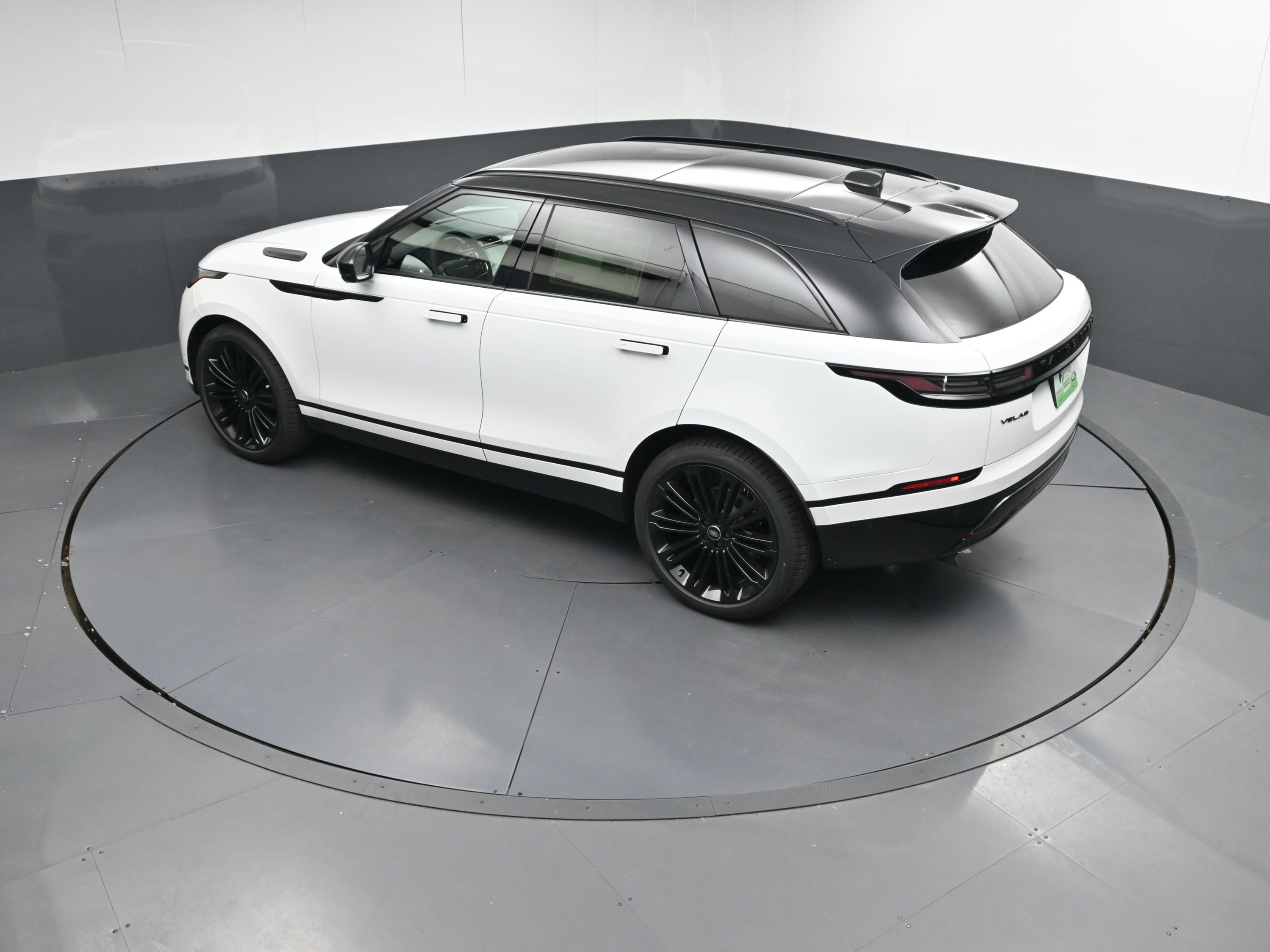 New 2026 Land Rover Range Rover Velar Dynamic SE image 32