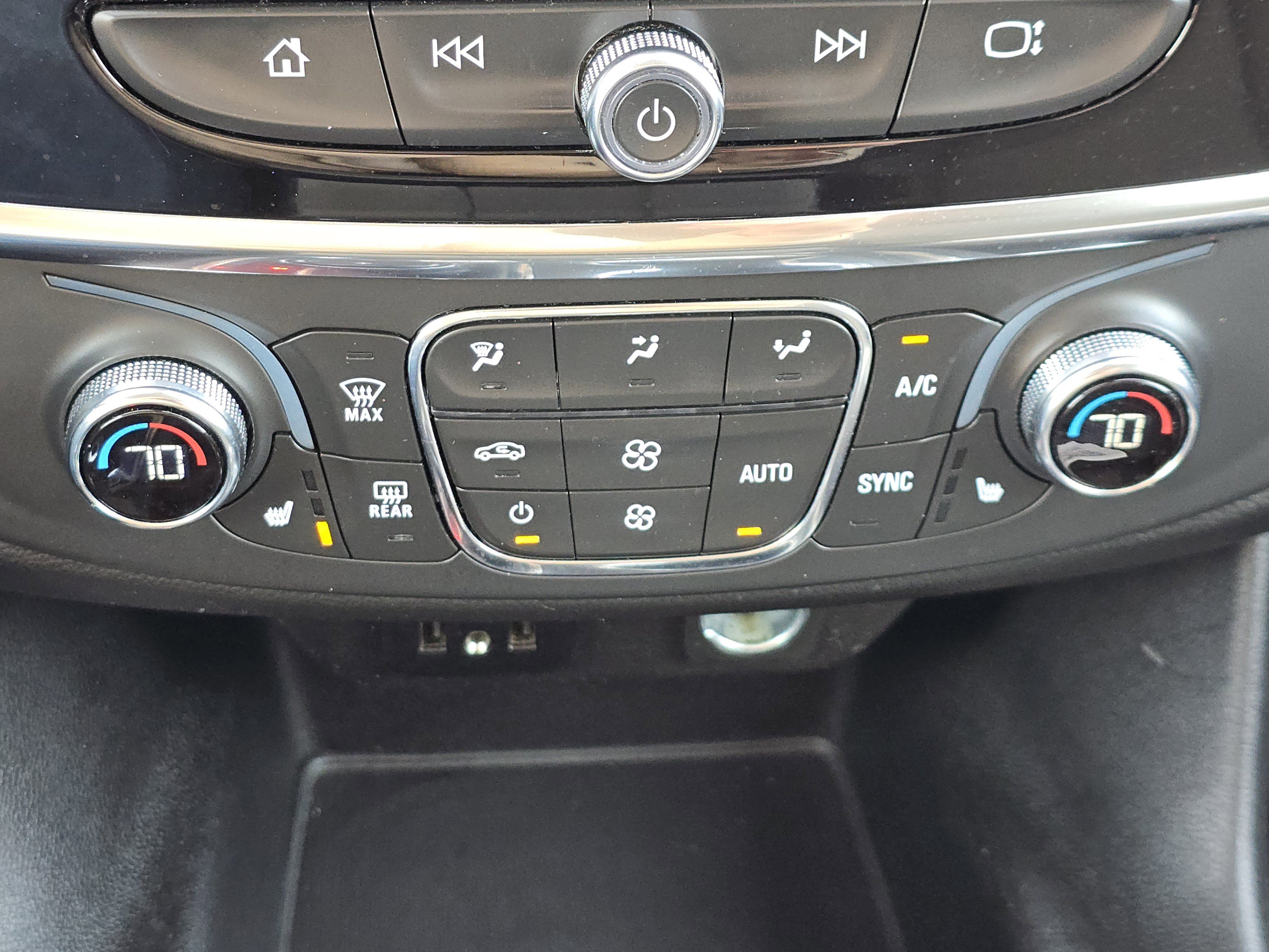 Used 2020 Chevrolet Traverse LT image 21