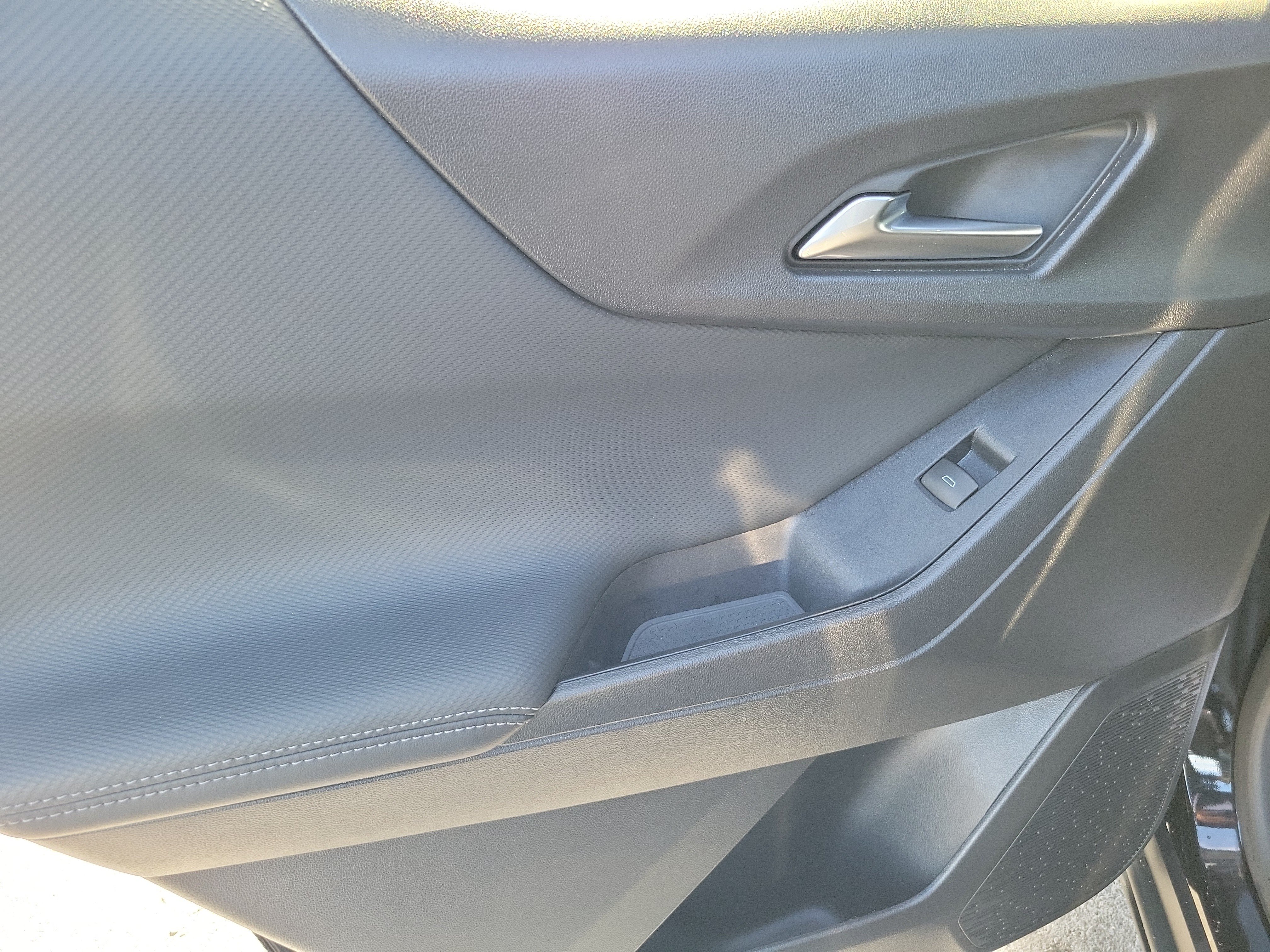 Used 2026 Chevrolet Equinox LT FWD image 10