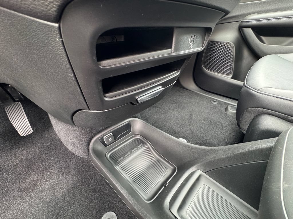 New 2027 Chrysler Pacifica Select FWD image 28