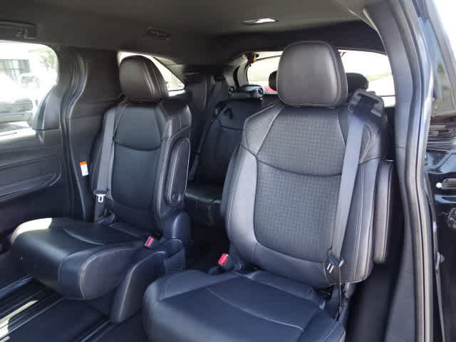 Certified 2025 Toyota Sienna XLE Woodland Edition AWD/4WD image 19