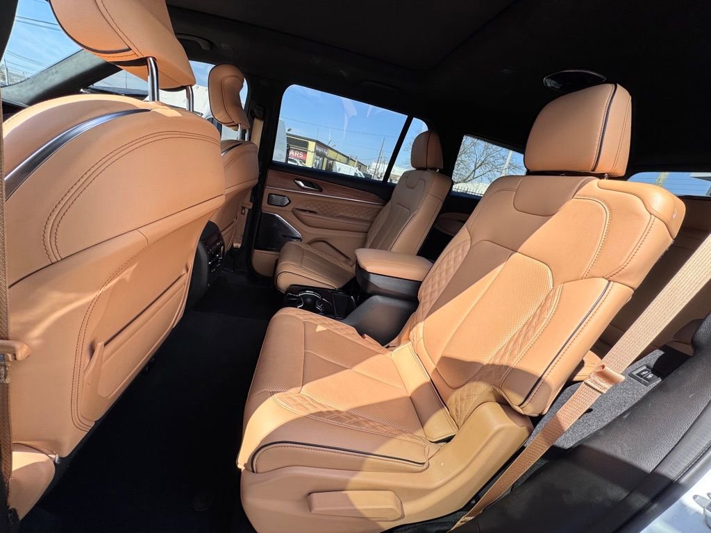 Certified 2024 Jeep Grand Cherokee L Summit AWD/4WD image 15