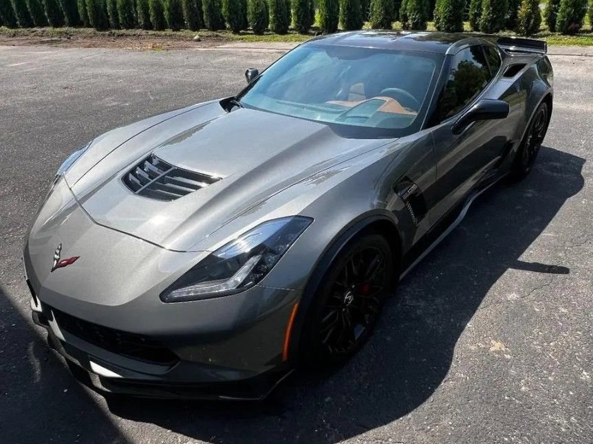 Used 2015 Chevrolet Corvette Z06 w/ 3LZ Preferred Equipment Group RWD image 3