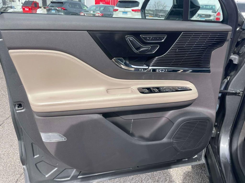 Used 2022 Lincoln Corsair AWD w/ Equipment Group 101A image 16