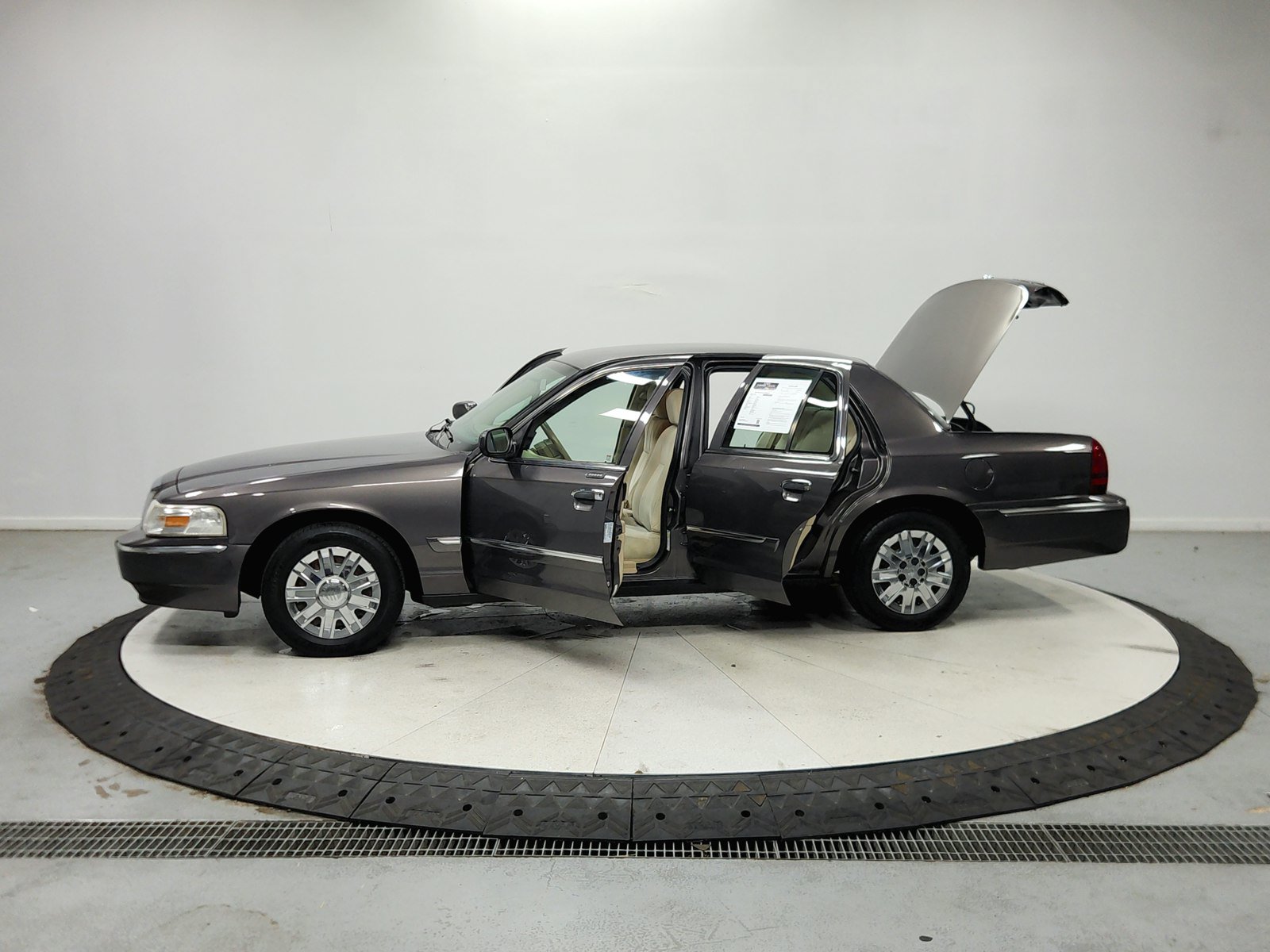 Used 2007 Mercury Grand Marquis GS RWD image 12