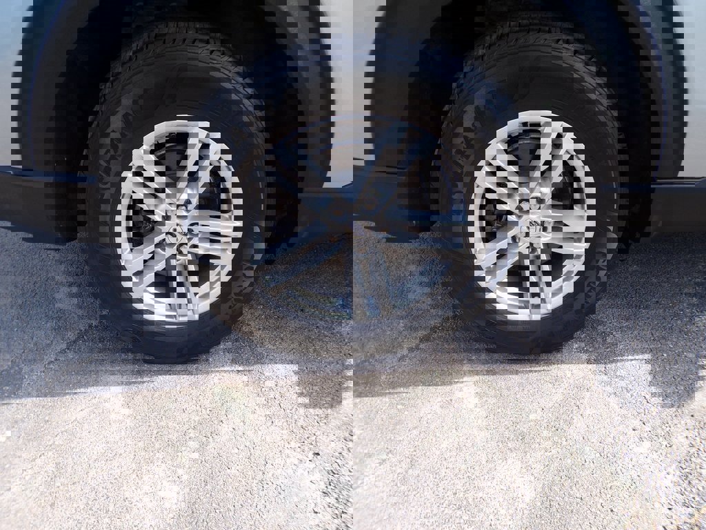 Used 2020 Ford Explorer XLT w/ Equipment Group 202A image 10