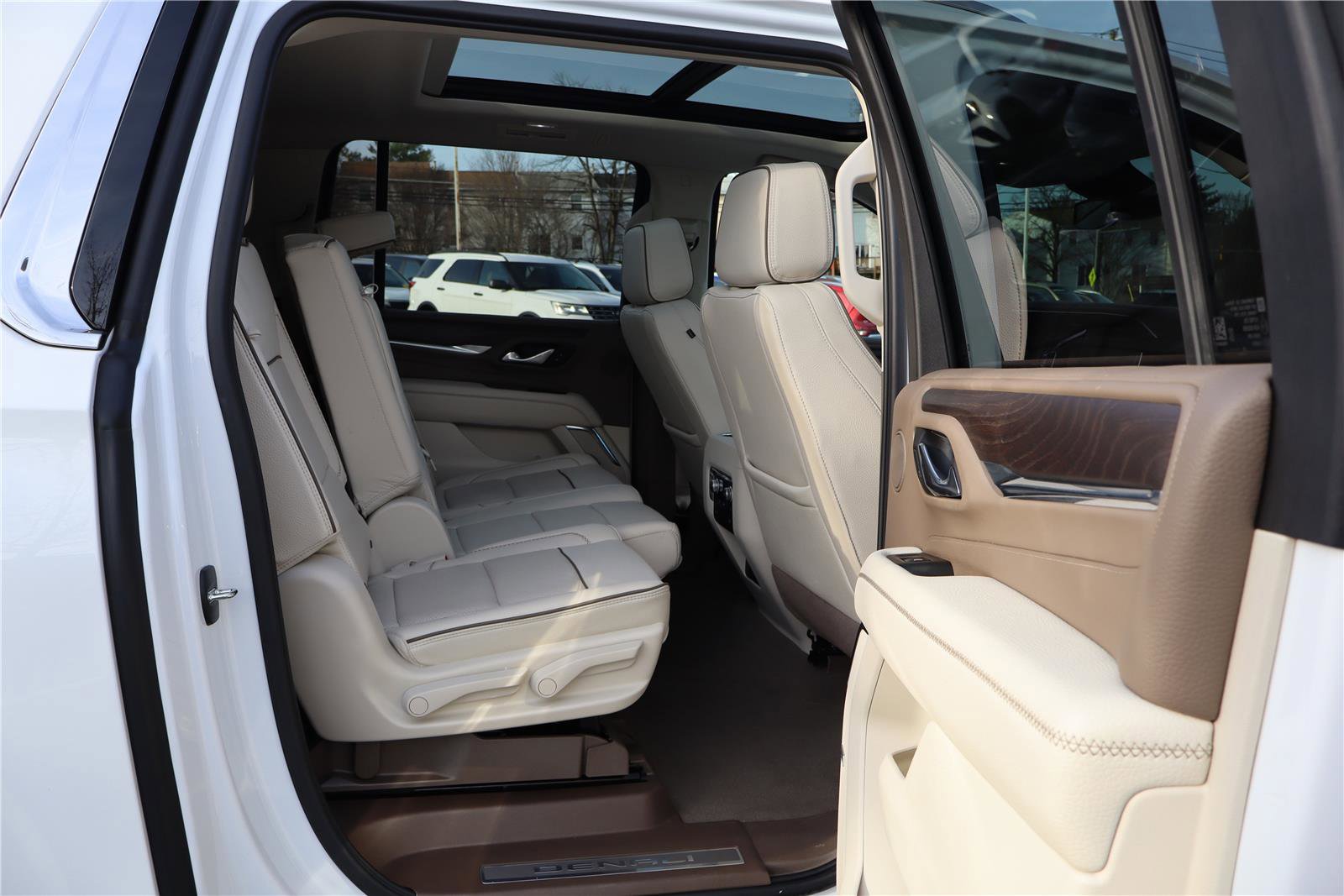 Used 2023 GMC Yukon XL Denali image 27