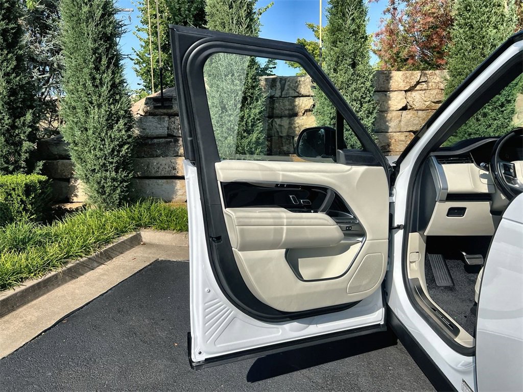 New 2025 Land Rover Range Rover SE image 17