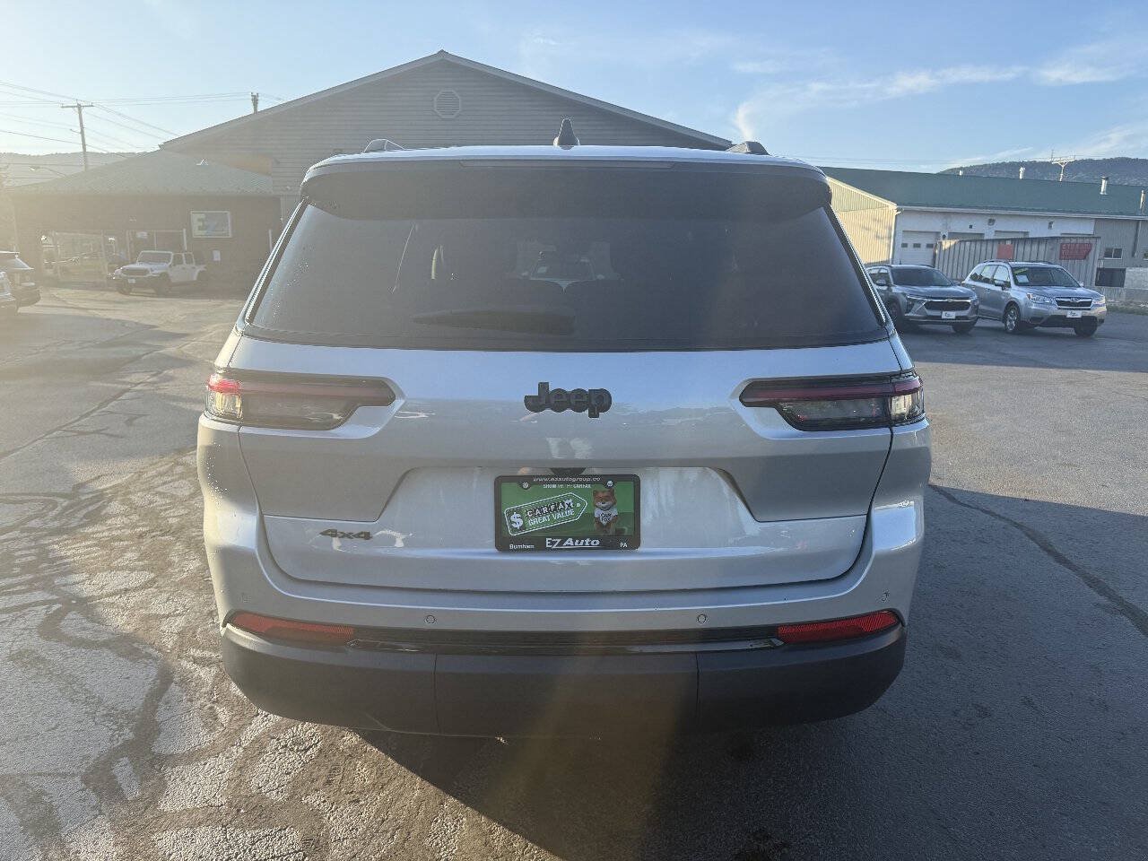 Used 2023 Jeep Grand Cherokee L Laredo AWD/4WD image 7