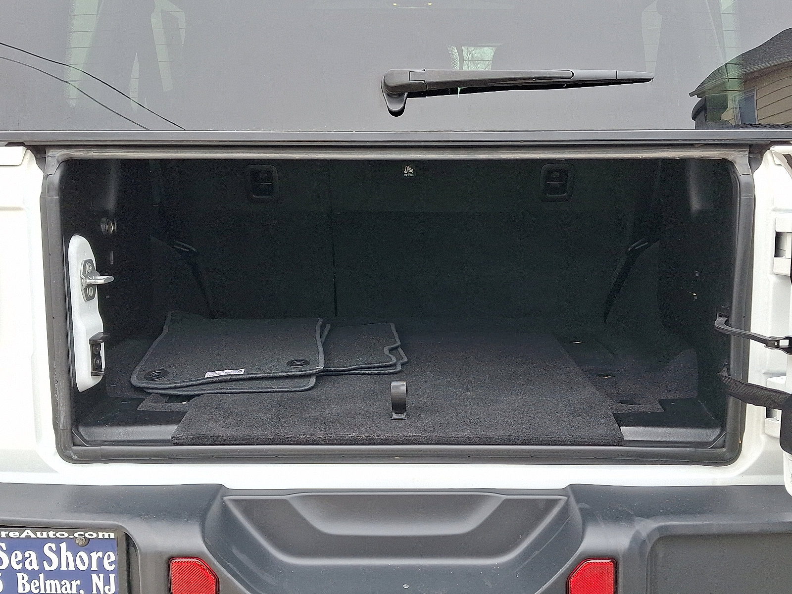 Used 2020 Jeep Wrangler Unlimited Sahara w/ Cold Weather Group image 29