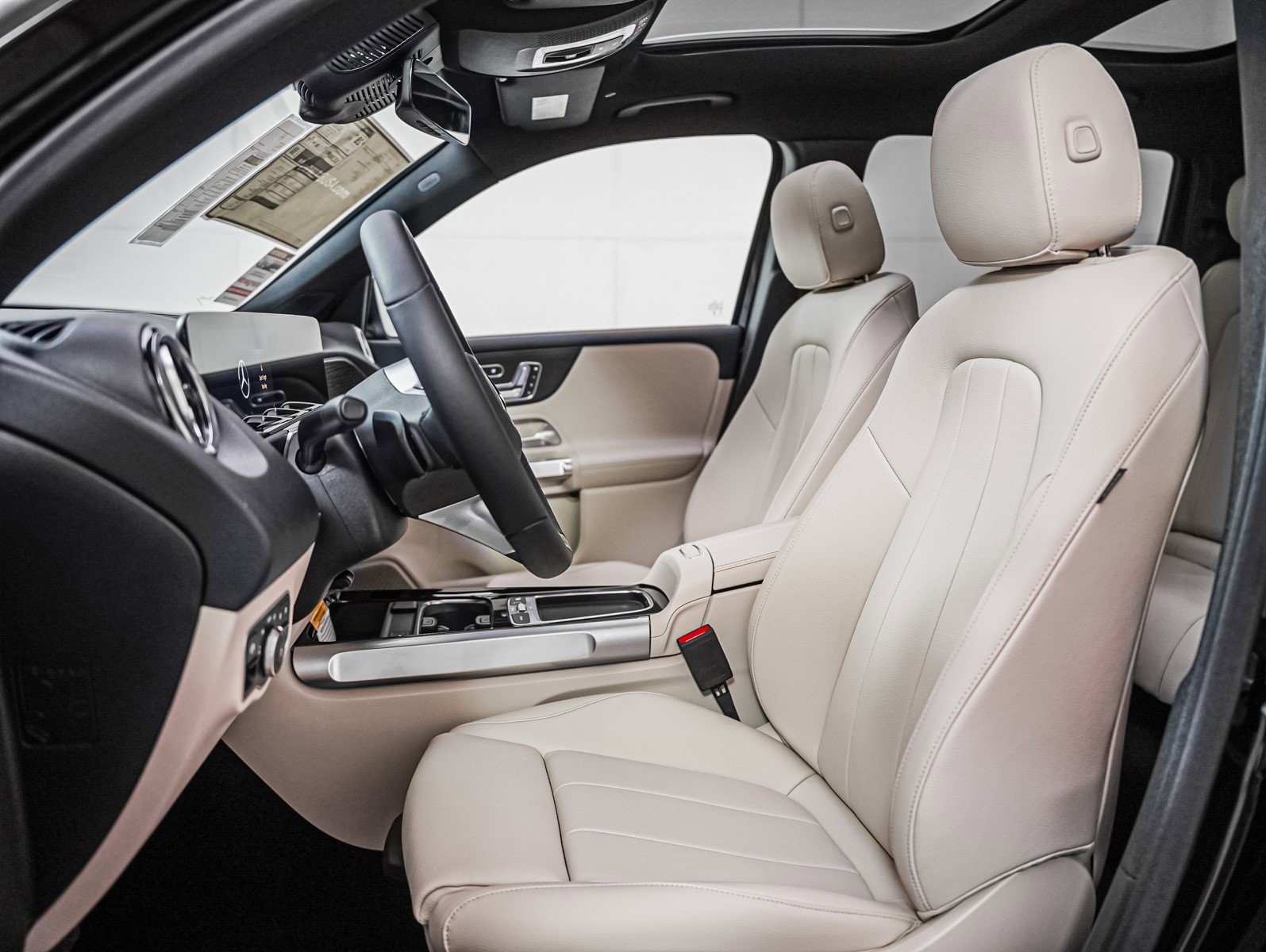 New 2025 Mercedes-Benz GLB 250 image 11