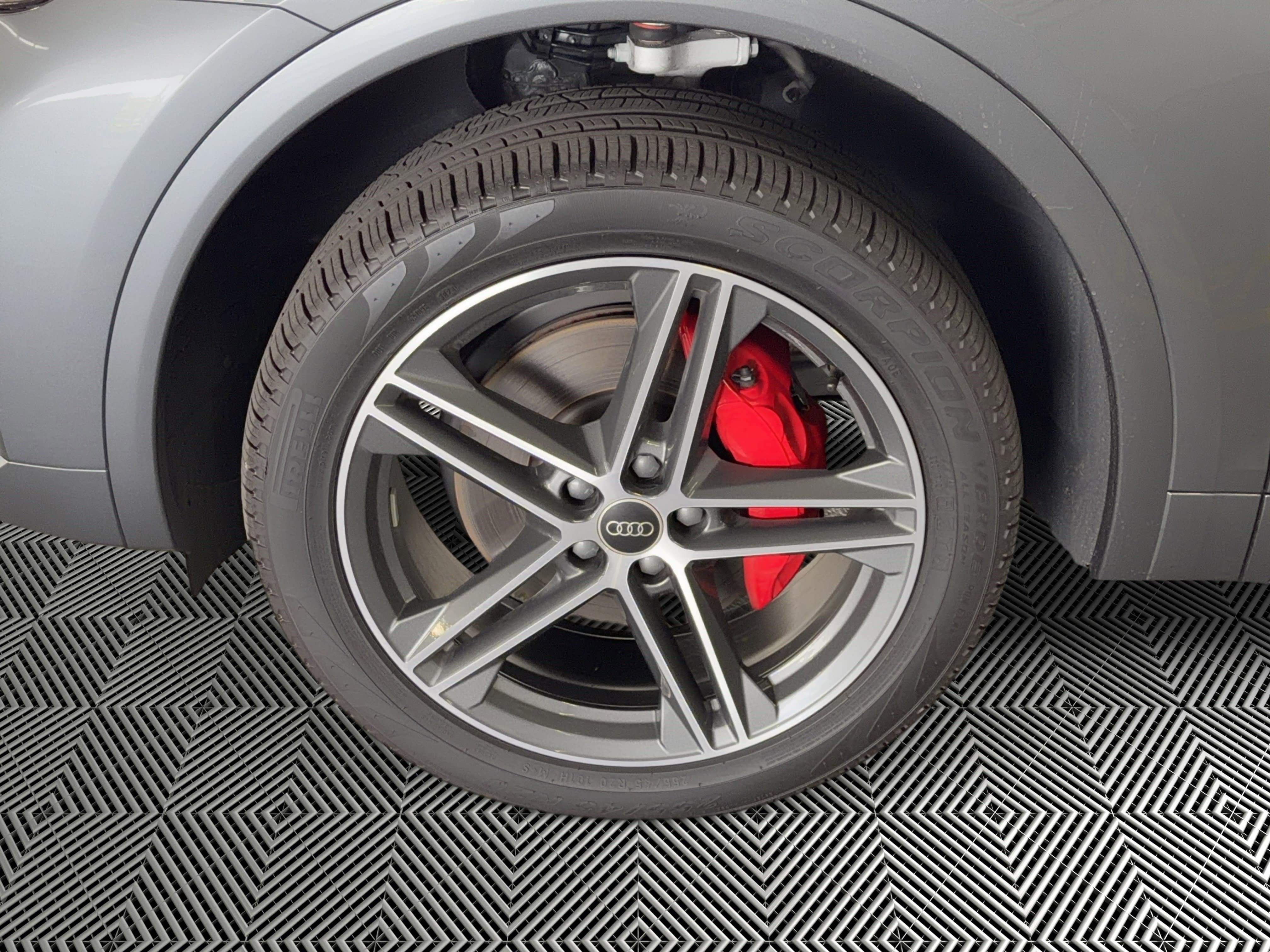 Certified 2025 Audi Q5 e Premium Plus w/ Premium Plus Package image 12