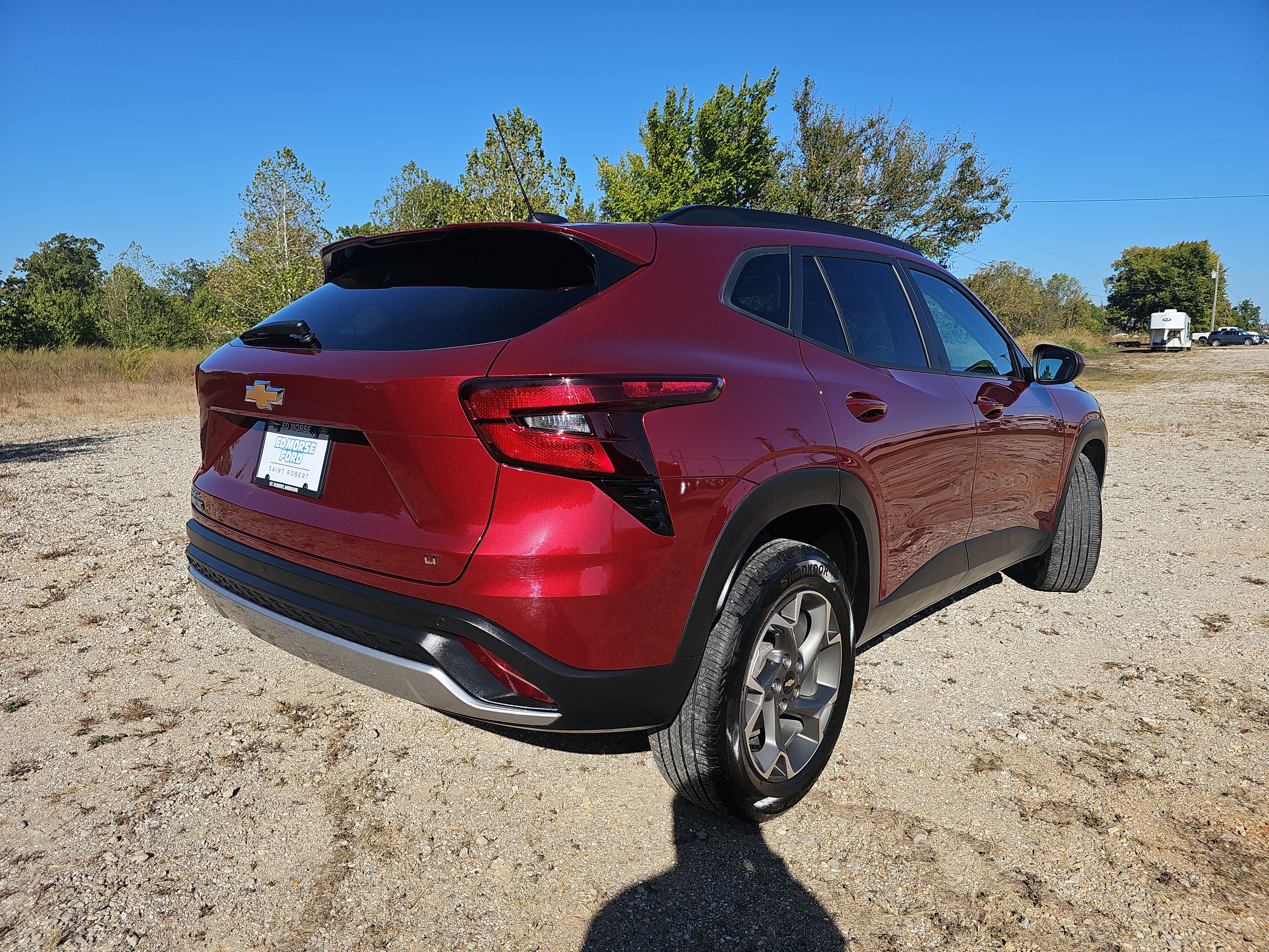Used 2024 Chevrolet Trax LT w/ Sunroof Package FWD image 4