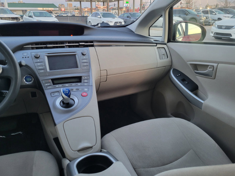 Used 2015 Toyota Prius Two image 24