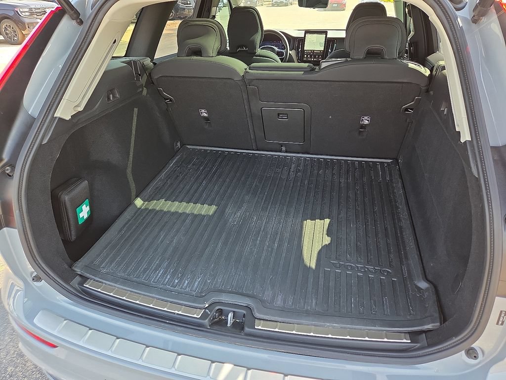 Used 2026 Volvo XC60 B5 Plus w/ Protection Package Premier AWD/4WD image 17