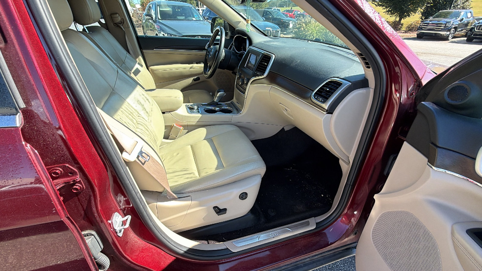 Used 2018 Jeep Grand Cherokee Limited AWD/4WD image 19