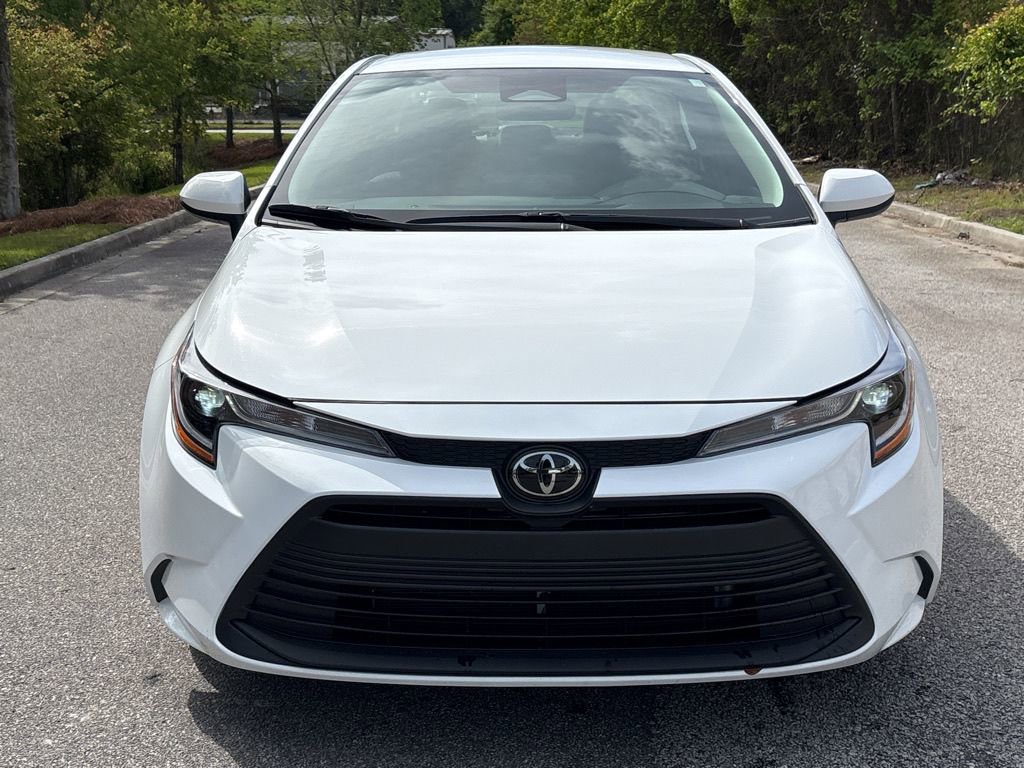 Used 2024 Toyota Corolla LE FWD image 2