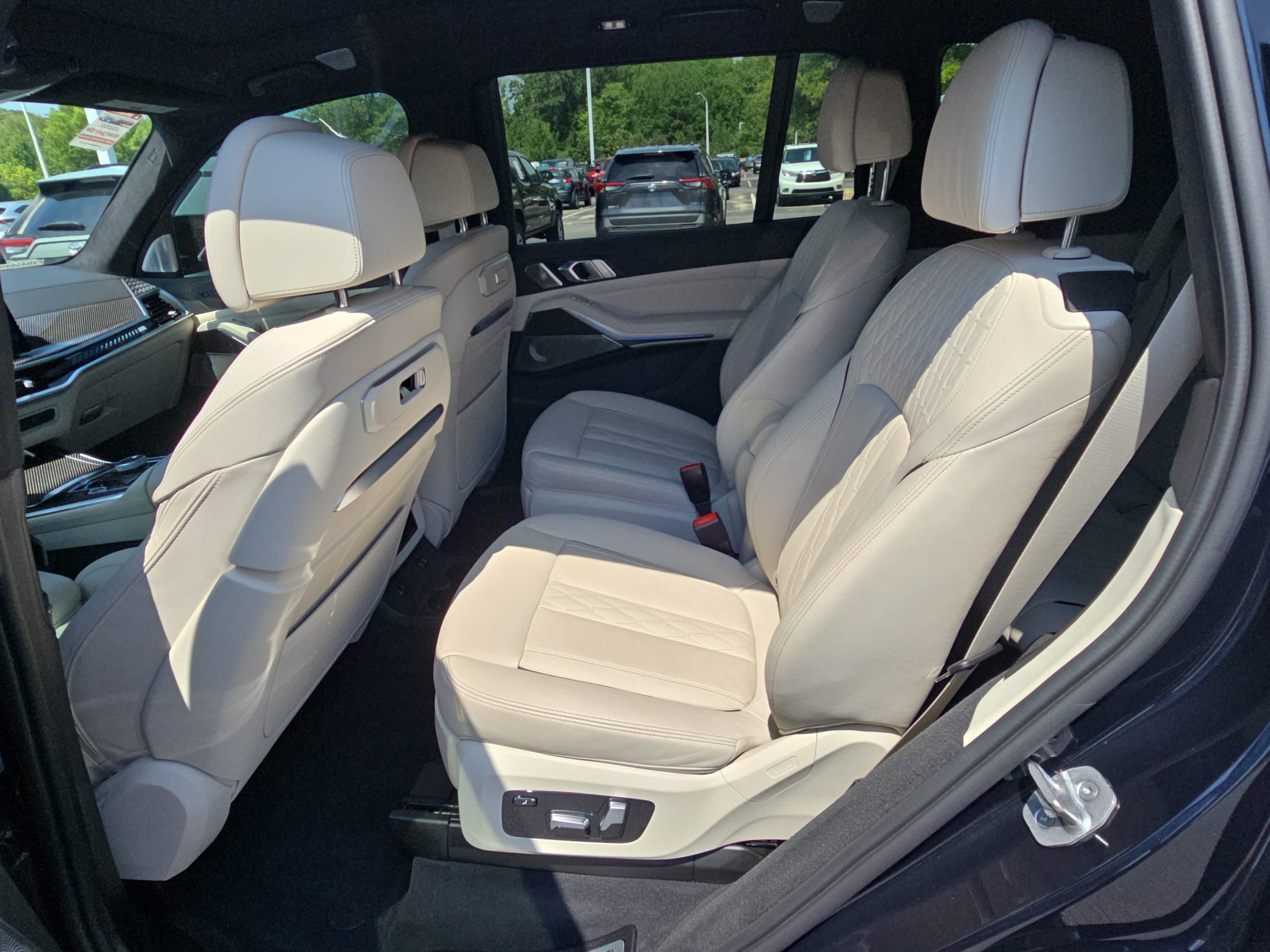 Used 2023 BMW X7 M60i w/ Executive Package AWD/4WD image 14