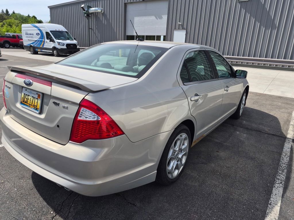 Used 2010 Ford Fusion SE FWD image 3
