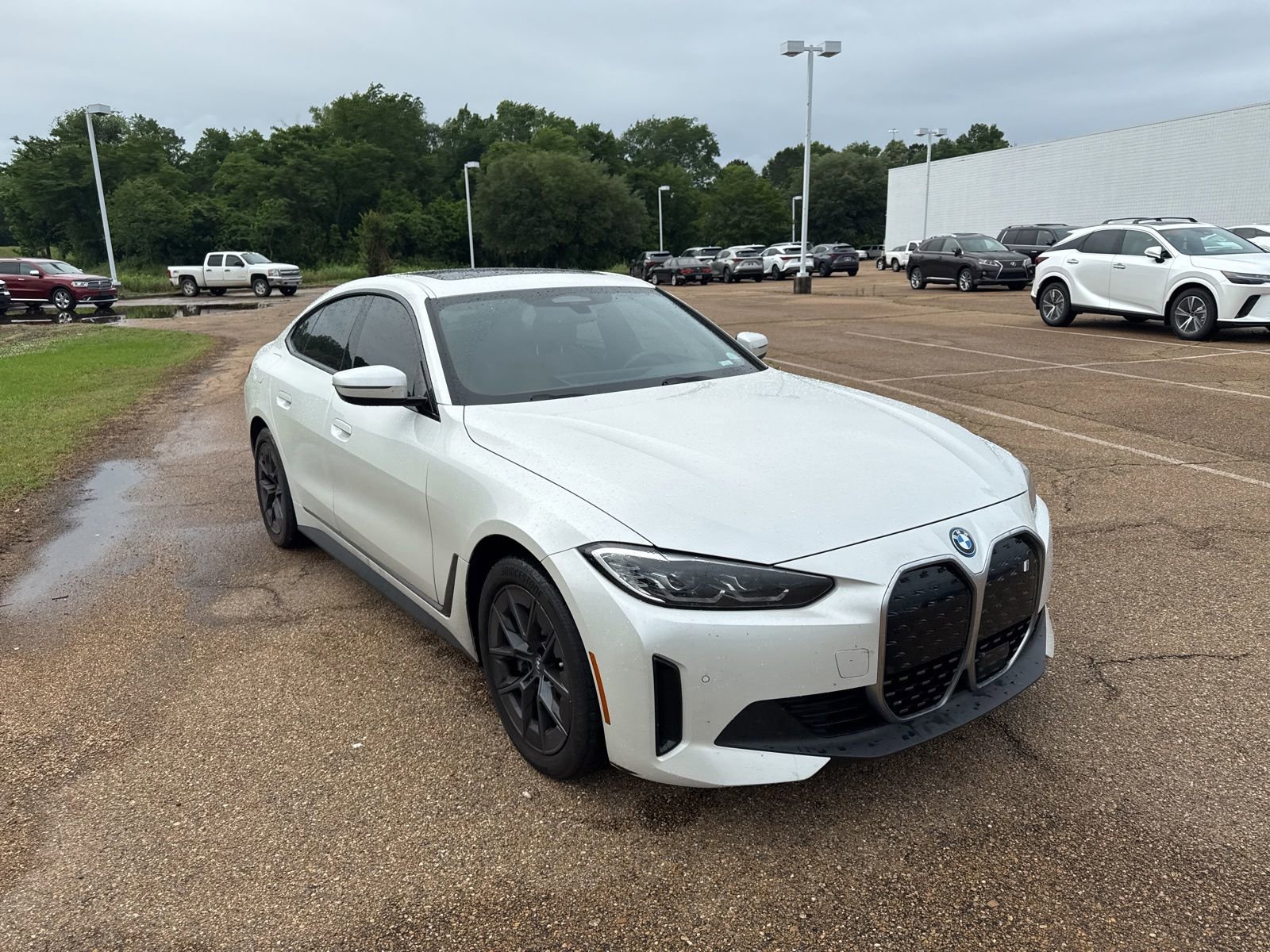 Used 2023 BMW i4 eDrive35 RWD image 3
