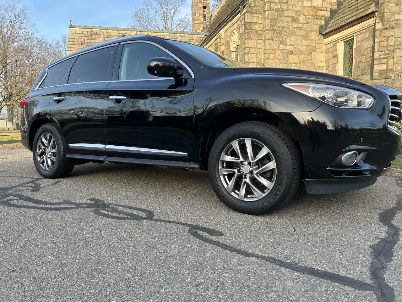 Used 2013 INFINITI JX35 AWD w/ Premium Pkg image 1