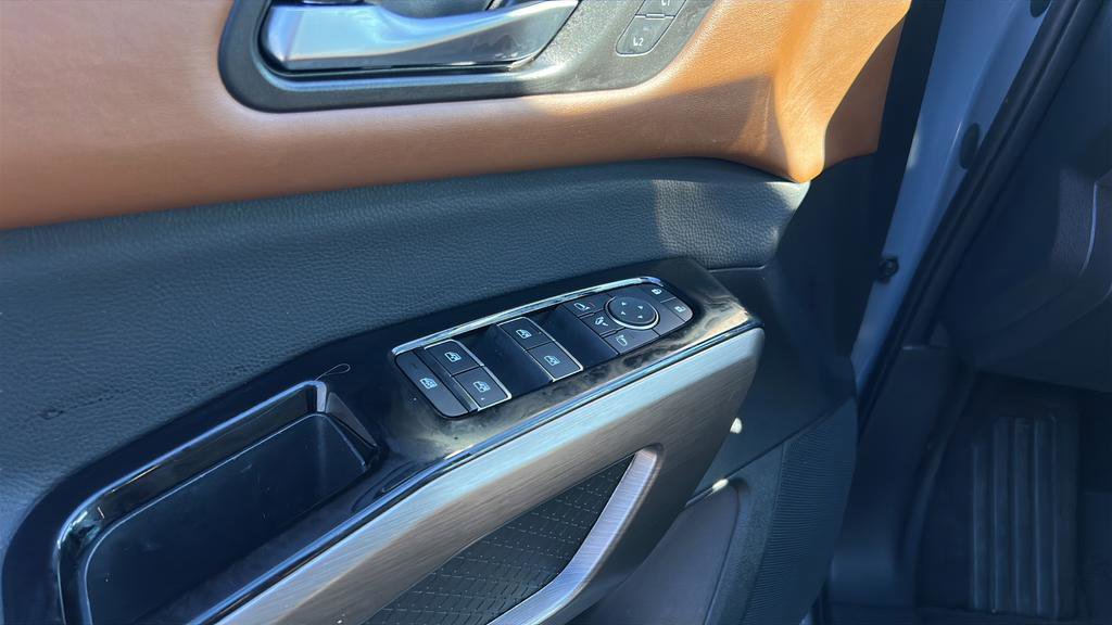 Used 2025 Nissan Pathfinder Platinum image 18