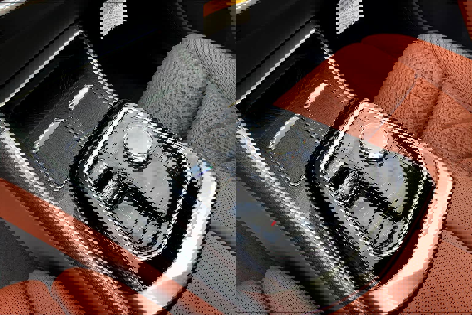 Certified 2024 BMW i7 xDrive60 w/ Premium Package 2 image 7