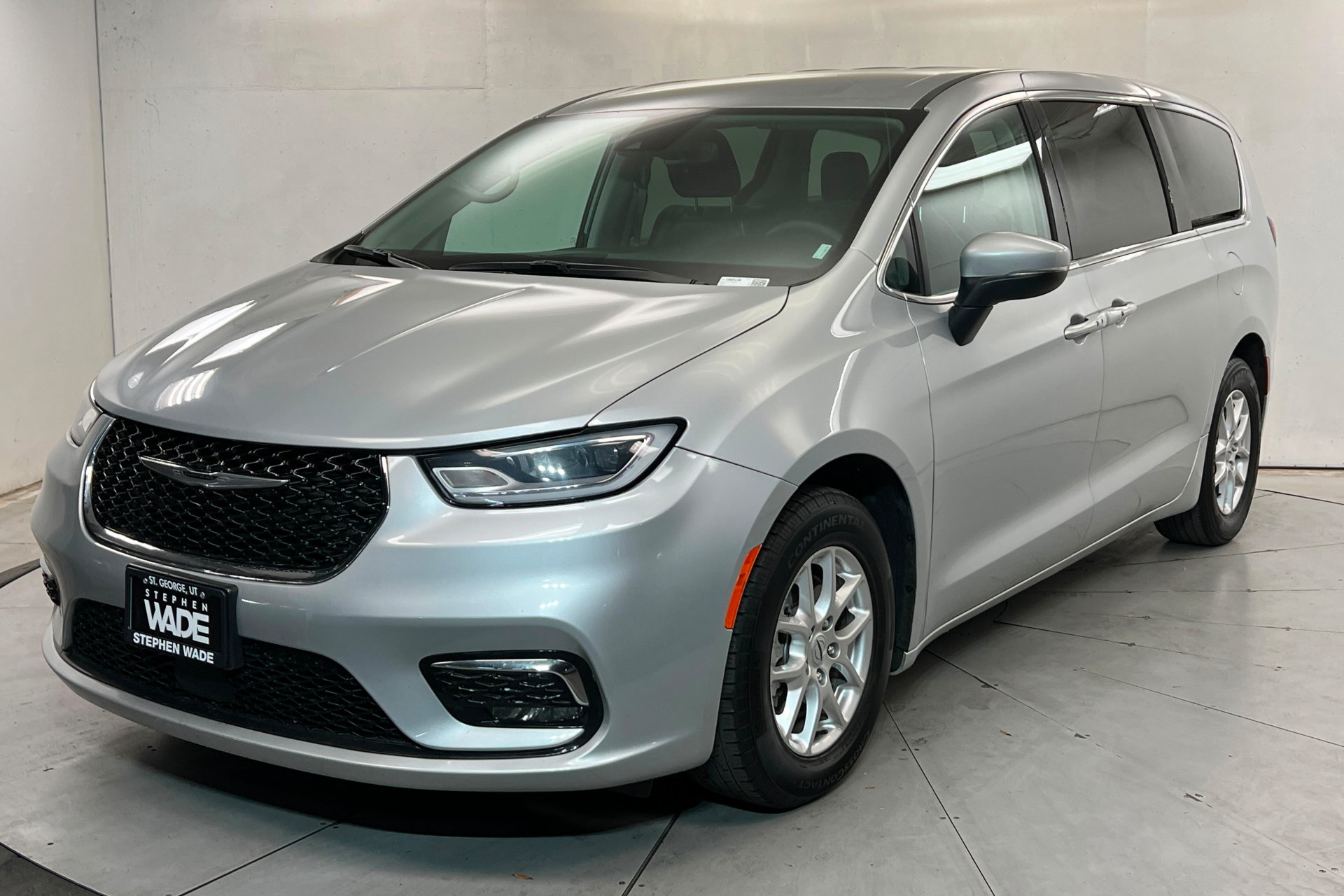 Used 2023 Chrysler Pacifica Touring-L