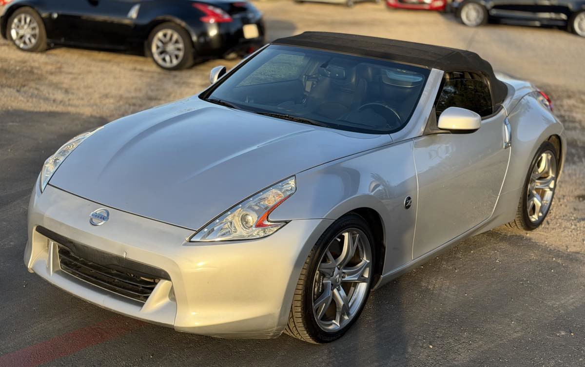 Used 2011 Nissan 370Z Touring w/ Sport Pkg image 5