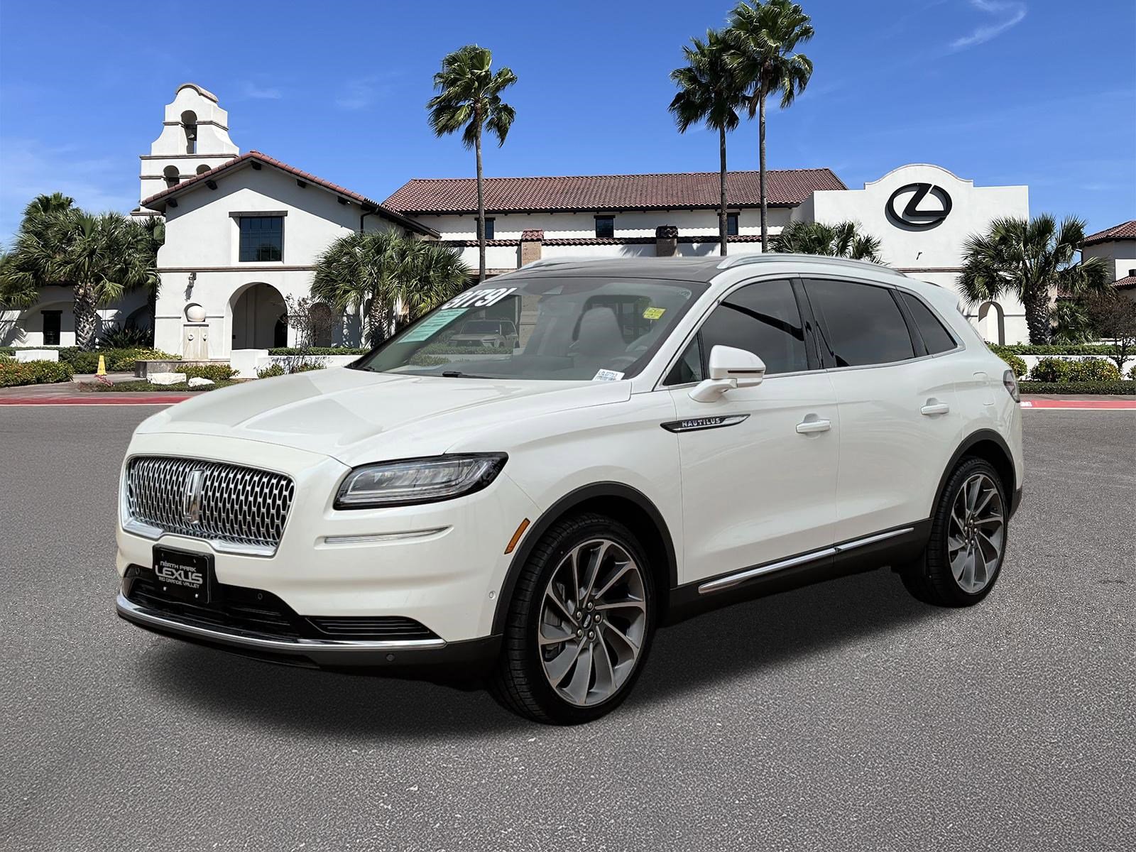 Used 2022 Lincoln Nautilus Reserve w/ Equipment Group 201A image 5