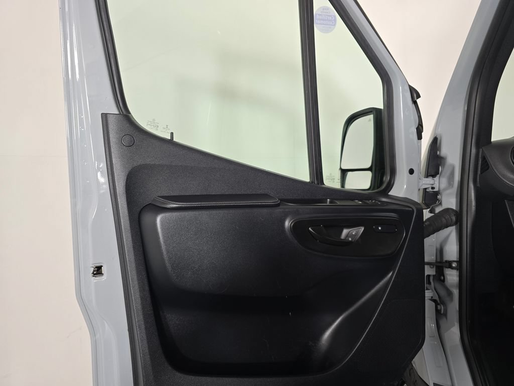 Used 2021 Mercedes-Benz Sprinter 2500 image 21