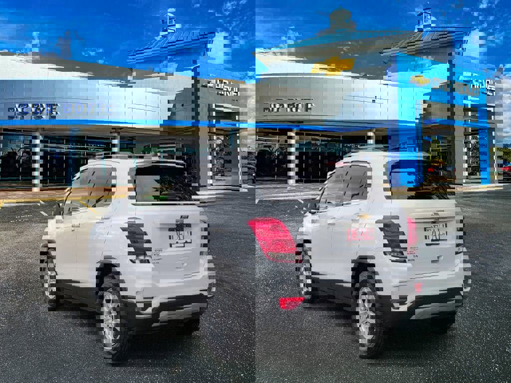 Used 2020 Chevrolet Trax LT w/ LT Convenience Package image 6