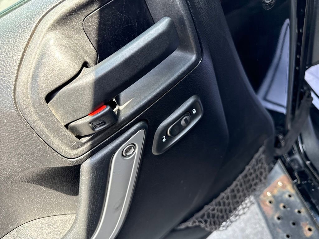 Used 2012 Jeep Wrangler Unlimited Rubicon w/ Dual Top Group image 13