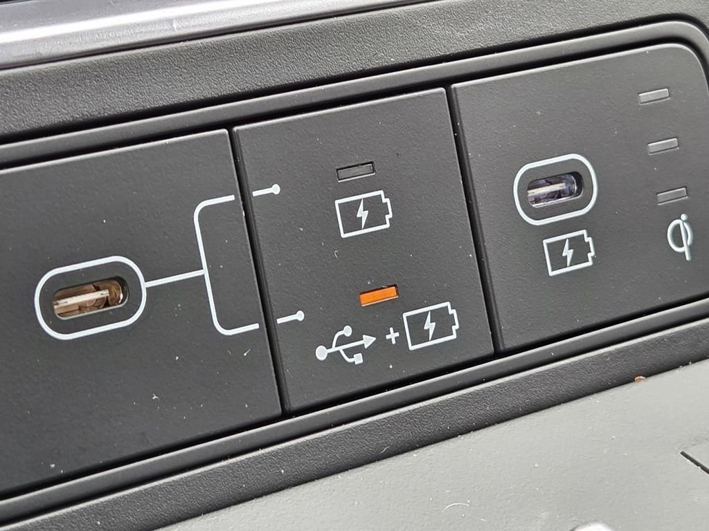 Used 2025 Hyundai Santa Fe SEL FWD image 13