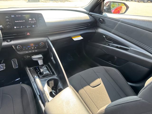 Used 2025 Hyundai Elantra Sport image 23