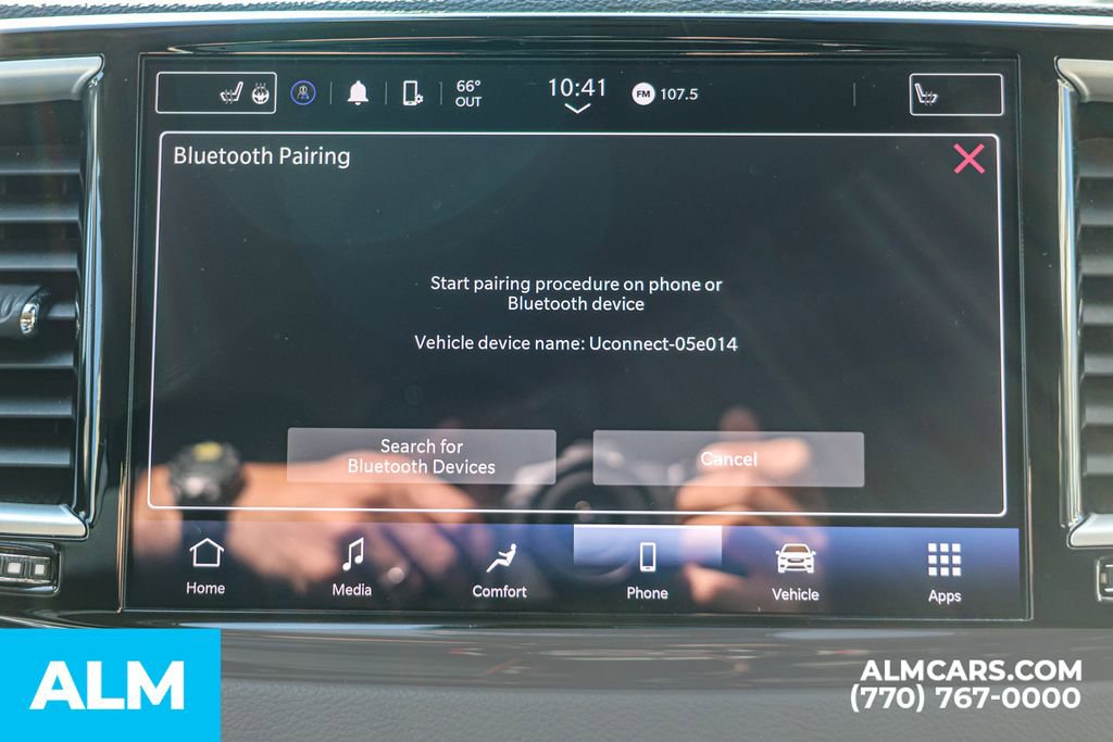 Used 2024 Chrysler Pacifica Touring-L image 40