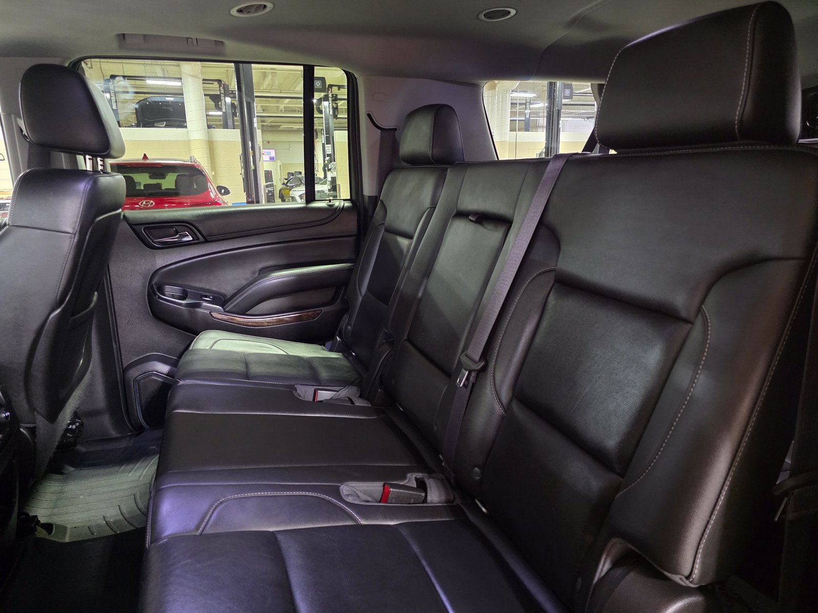 Used 2015 Chevrolet Suburban LT RWD image 15