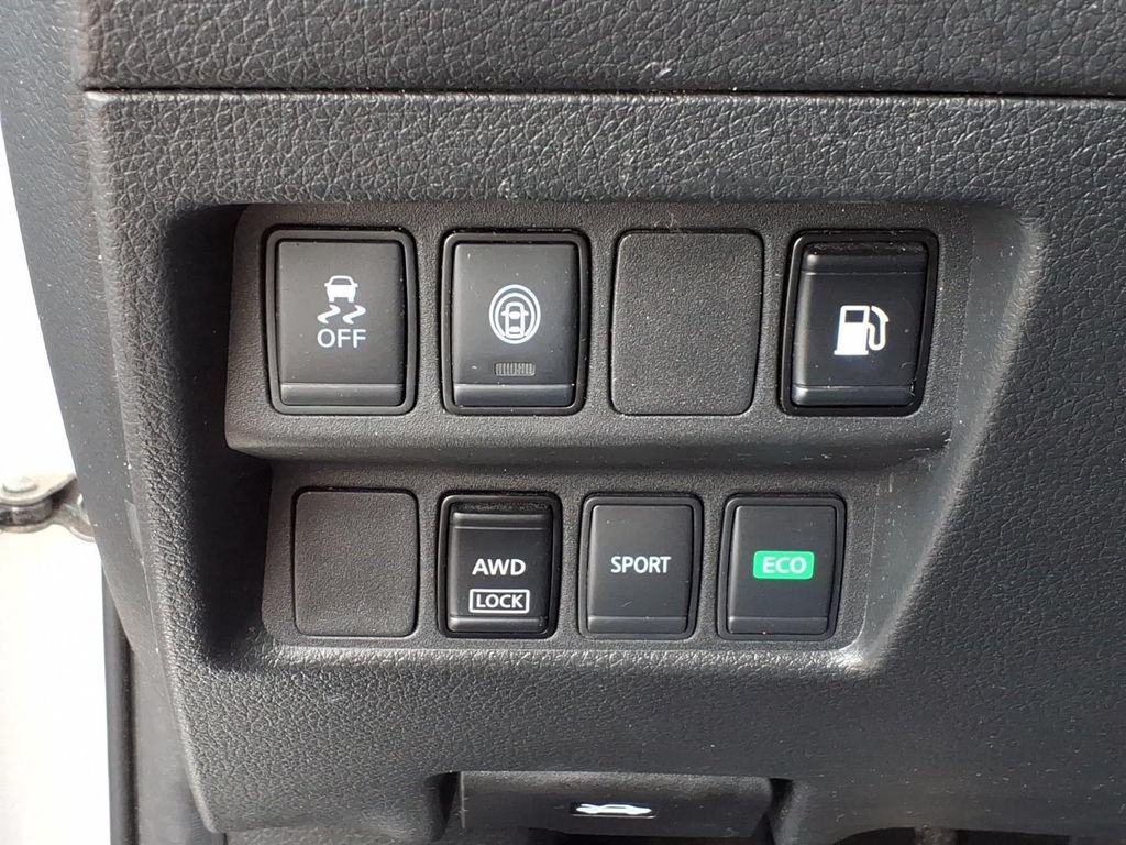 Used 2019 Nissan Rogue S AWD/4WD image 16