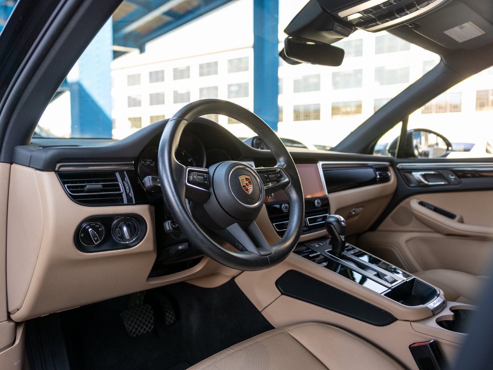 Certified 2023 Porsche Macan AWD/4WD image 4