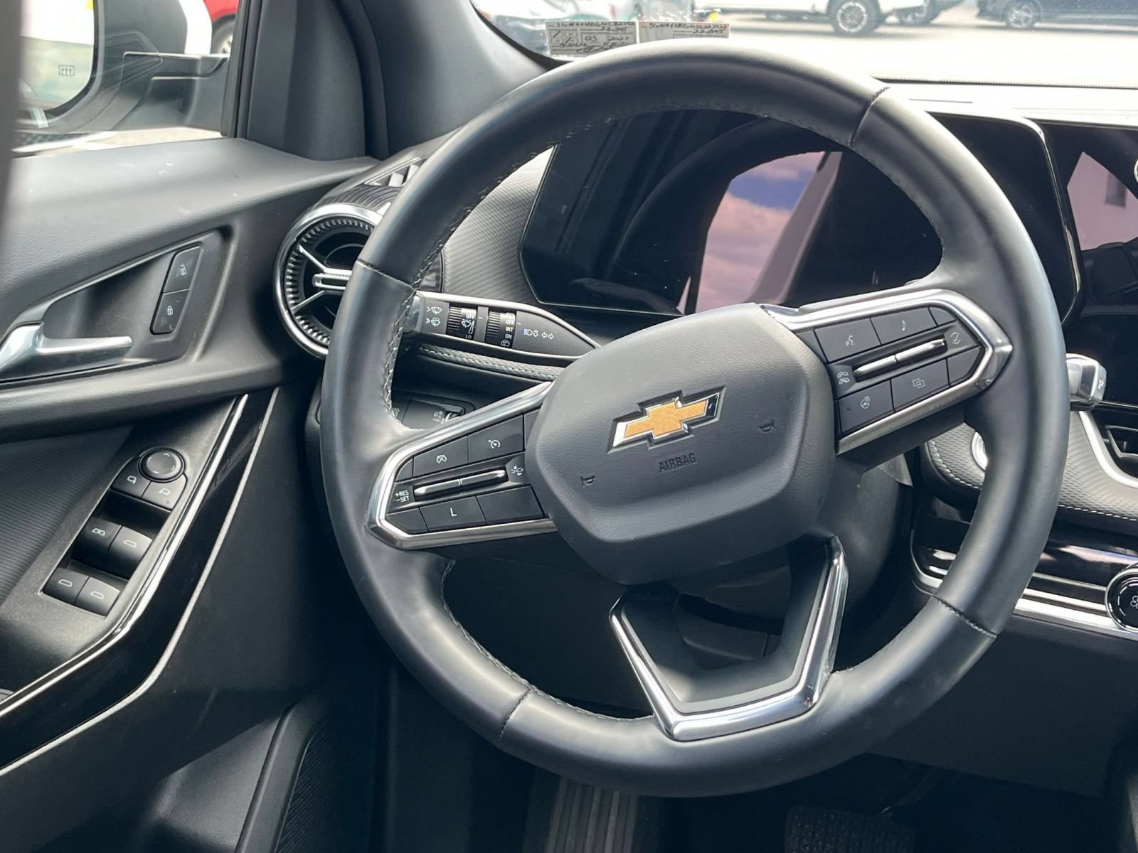 Used 2025 Chevrolet Equinox LT FWD image 28