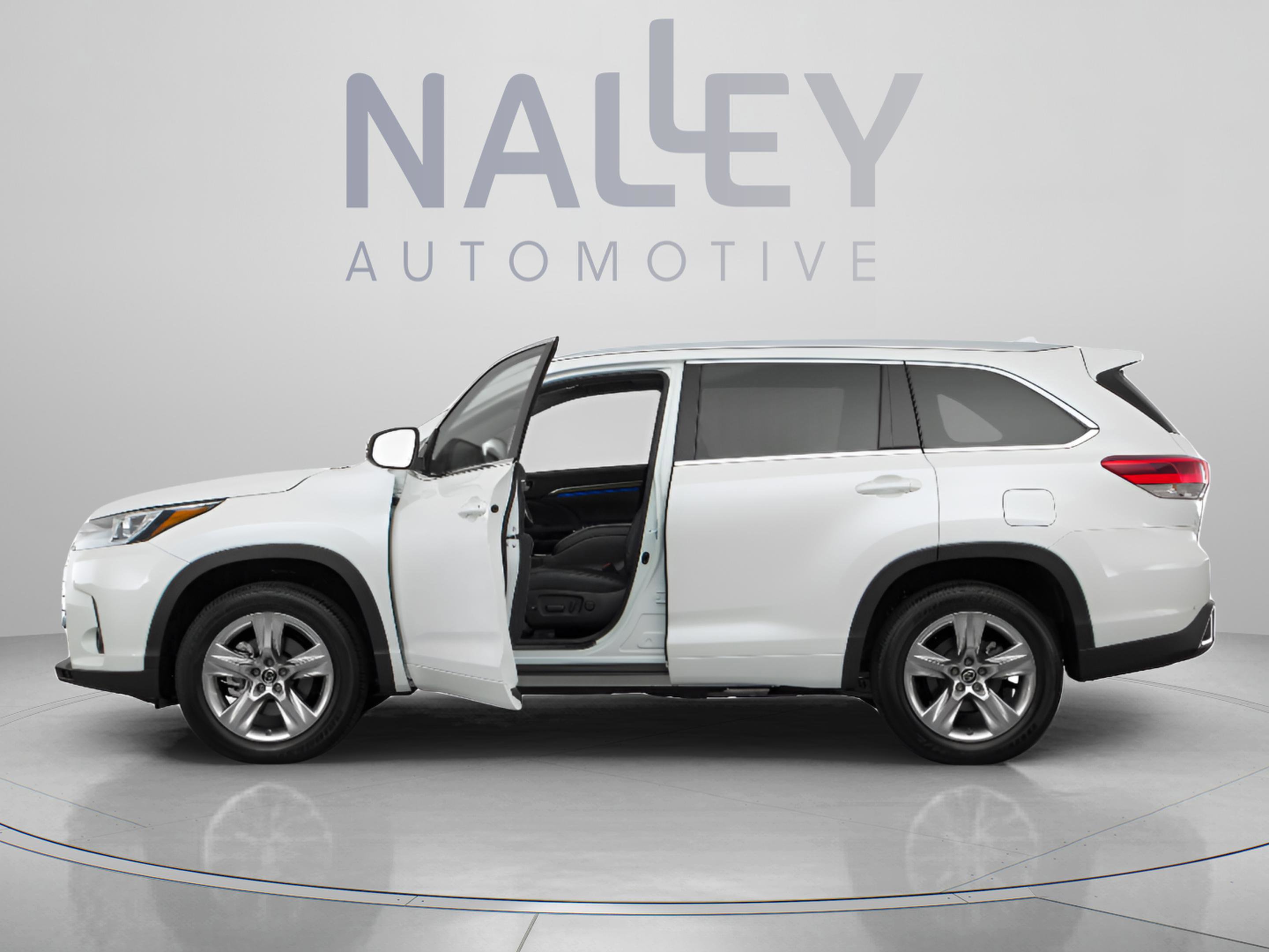 Used 2019 Toyota Highlander Limited Platinum FWD image 2