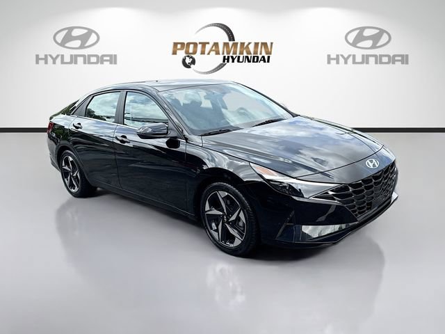 Certified 2023 Hyundai Elantra Limited w/ Cargo Package FWD image 3