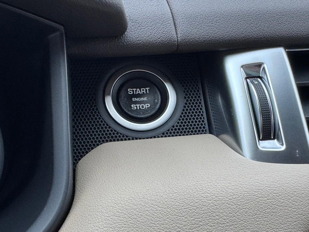 Used 2014 Land Rover Range Rover Sport HSE image 18